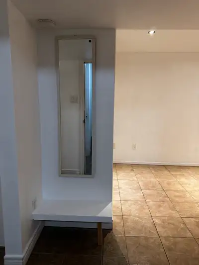 Basement Bachelor Apartment - All inclusive 1,150