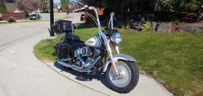 Exceptional 02 Fat Boy with lots of extras. Dress it up or strip it down to just the solo seat. Engi...