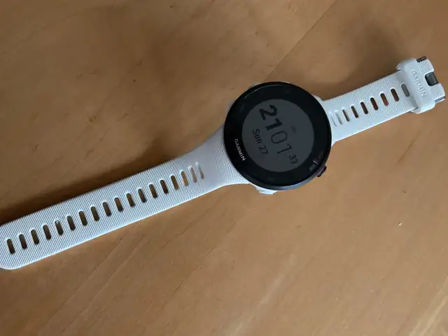 NEW GARMIN Forerunner 45S sports smartwatch in Other in Gatineau - Image 3