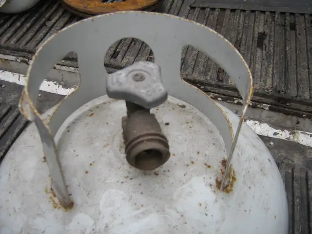 BBQ PROPANE TANK 1/2 FULL - TANK EXPIRED - in NEWCASTLE in BBQs & Outdoor Cooking in Oshawa / Durham Region - Image 3
