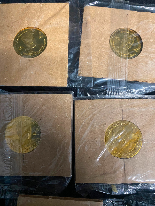 2002 Coca Cola NHL Coins in Arts & Collectibles in Moncton - Image 2