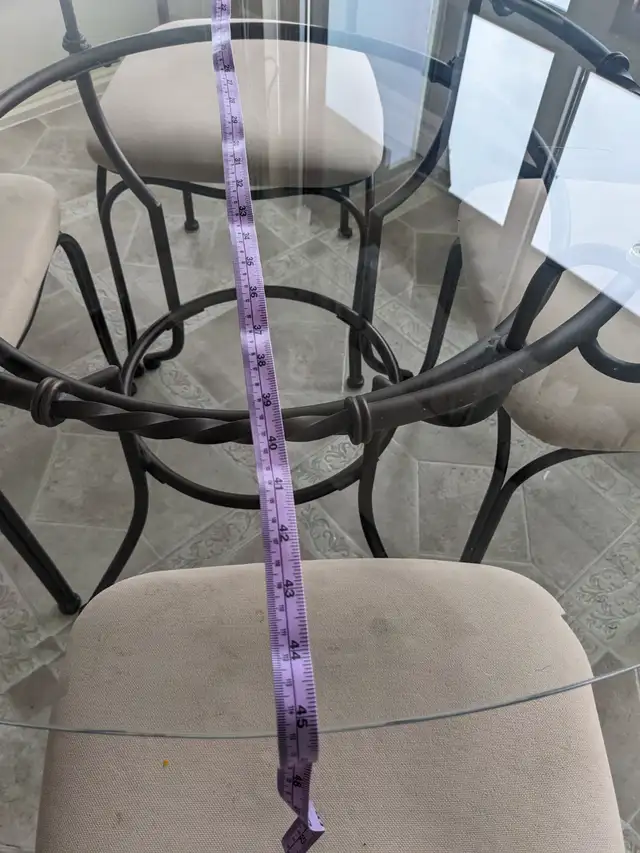 Glass Table and chairs62863728903298122