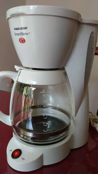Black and Decker 12 cup coffee maker like new, View more