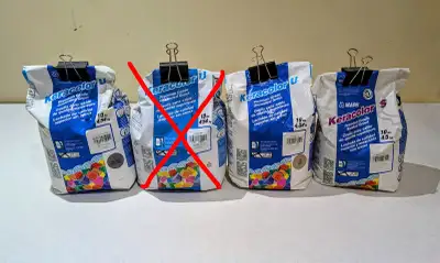 Bags of Mapei Premium Grout / Sacs de Coulis Mapei Premium, View more