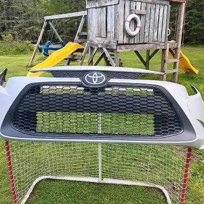 2020 toyota corolla complete bumper cover has some scratches but is complete.