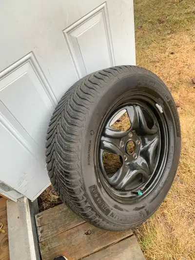 4 rims et pneus Michelin Crossclimate 225/65r17 pour toyota Rav4. Acheté été 2025 et roulé moins de...