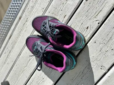 Women’s Kuru running shoes 9.5, View more