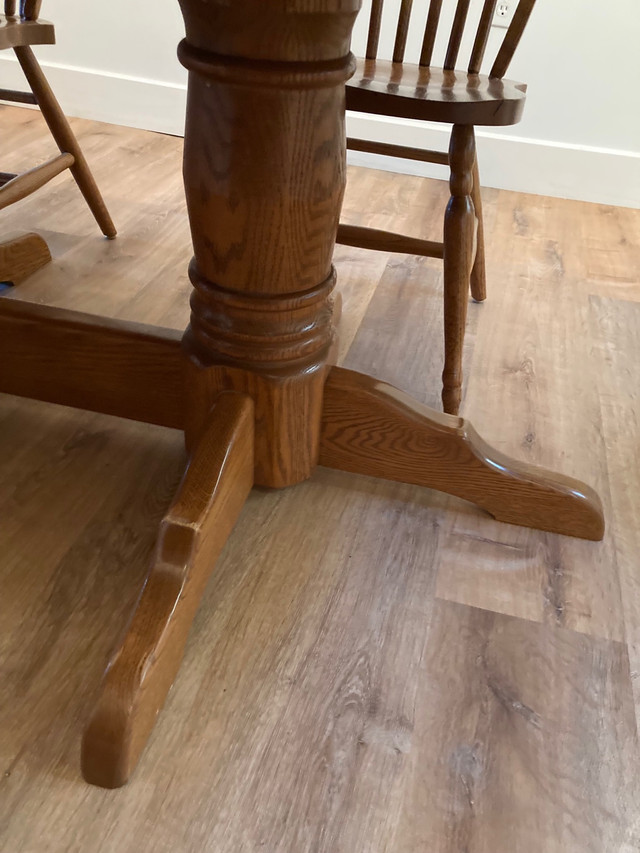 Solid Oak Dining room table in Dining Tables & Sets in Stratford - Image 3