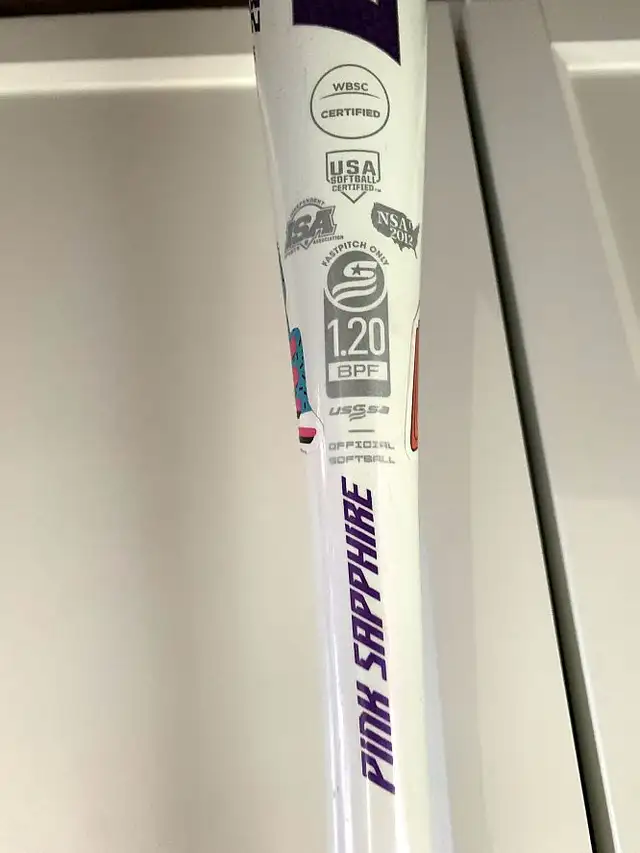 Easton Pink Sapphire 28'' softball bat in Baseball & Softball in Hamilton - Image 7
