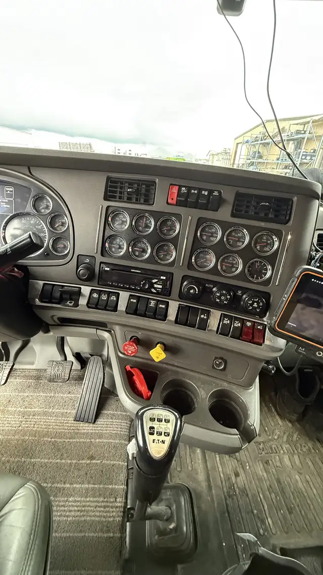 2019 Kenworth T680 in Heavy Trucks in Portage la Prairie - Image 8