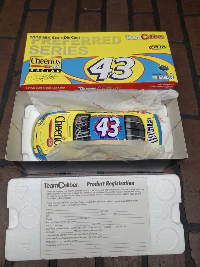 *RARE* 2006 Bobby Labonte Autographed Cheerios #43 in Arts & Collectibles in Brantford - Image 4