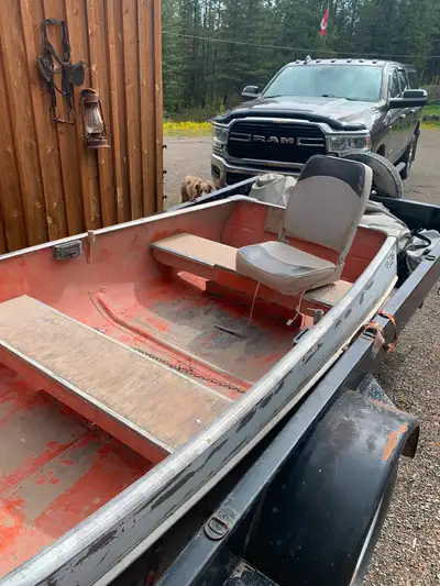 12’ batcrest tinner , c/w 2 padded seats and 2 rod holders