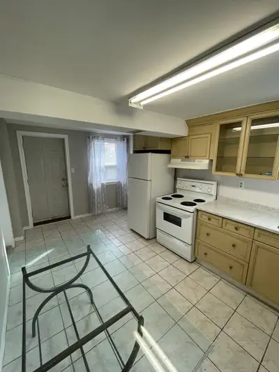 Downtown Mississauga 1 bedroom ground floor apartment for rent