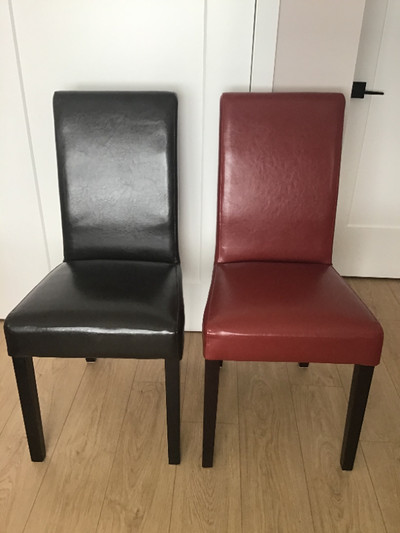 Lot de 4 chaises en simili cuir