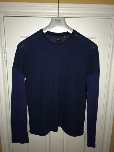 Men's Crew Neck lightweight, slim fitting sweater in very good condition. 100% cotton. Rarely worn....