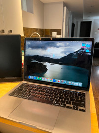 13" Macbook Pro 2020, i5,8GB, (April 22)