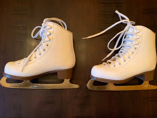 Jackson Glacier 120 Figure Skates – Youth Size 12 – $30 in Skates & Blades in Calgary - Image 3