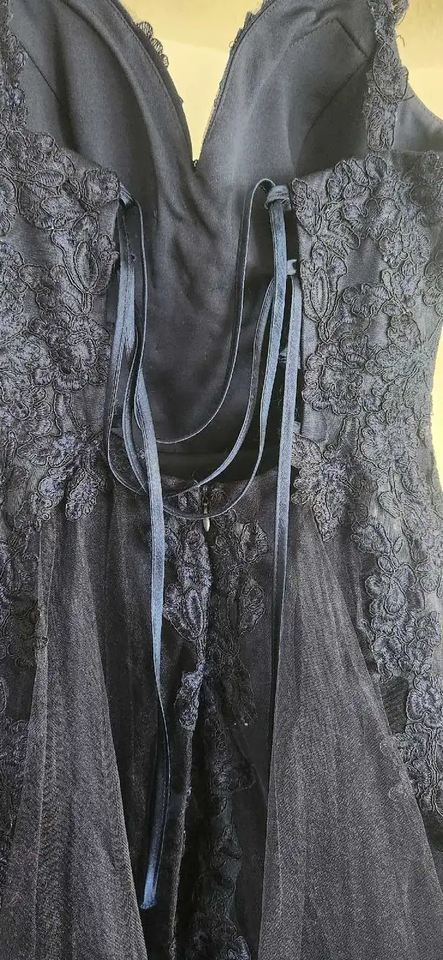 Beautiful Oksana grad dress. Size 4-6. in Women's - Dresses & Skirts in Calgary - Image 8