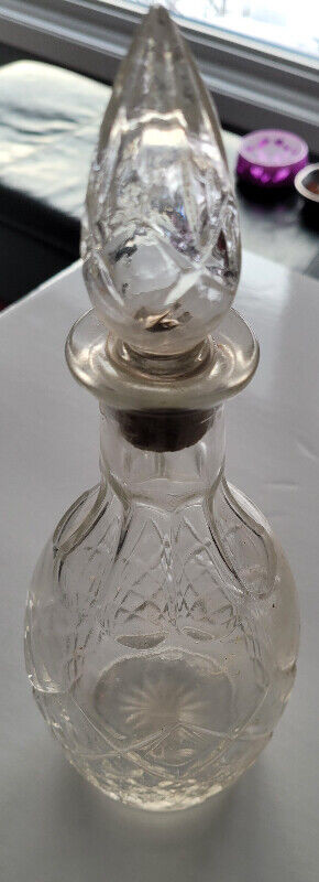 Cut glass wine carafe in Kitchen & Dining Wares in Barrie - Image 2
