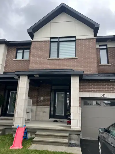 One private bedroom is available for rent in a 3-bedroom, 3-bathroom townhouse in Barrhaven. Perfect...