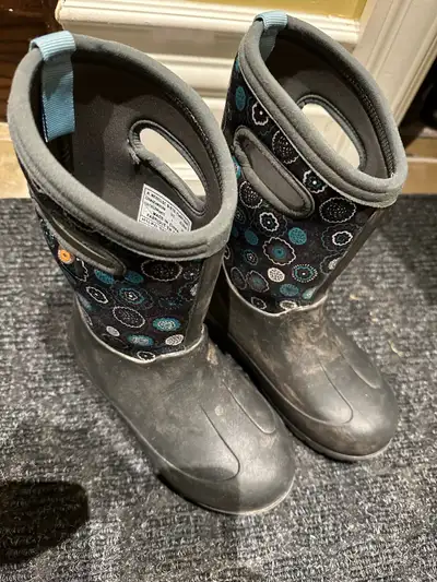 Kids Bogs Neo-Classic Winter Boots in Size US 1, View more