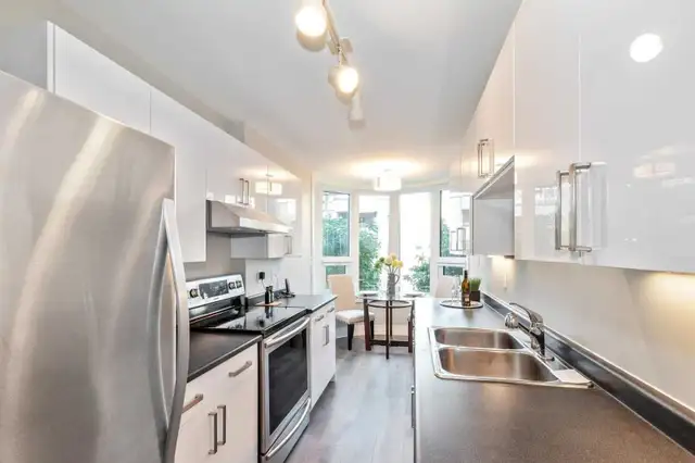 Large 2 bdrm 2 bath unfurnished near Stanley Park in Long Term Rentals in Downtown-West End - Image 4