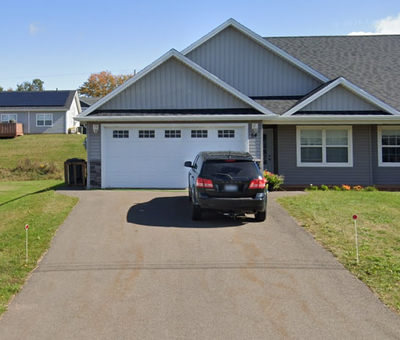 Nice 3 bedroom 2 bathroom home for rent in Cornwall PEI. Minutes to Charlottetown. Heat pump, double...