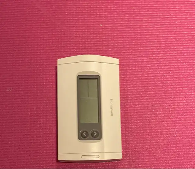 Thermostat Honeywell in Heating, Cooling & Air in City of Montréal - Image 6