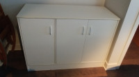 Armoire blanche à vendre / White cabinet to sell
