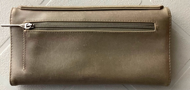 Matt & Nat Carrying Wallet in Women's - Bags & Wallets in Regina - Image 2