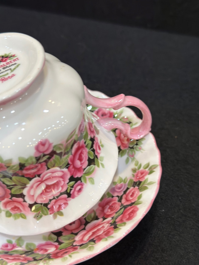 Royal Albert Bone China Floral tea cups Made in England Excellen in Arts & Collectibles in Hamilton - Image 3