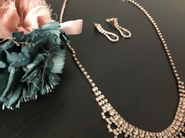 GOLD/ROSE GOLD rhinestone necklace & earrings + rhinestone wrist in Jewellery & Watches in Edmonton - Image 4