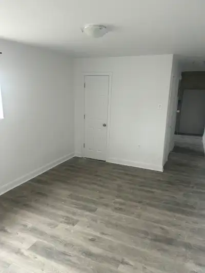 Logement à louer . Nouvellement rénové. Entrée laveuse et sécheuse. Idéal pour personne seule. Pas d...