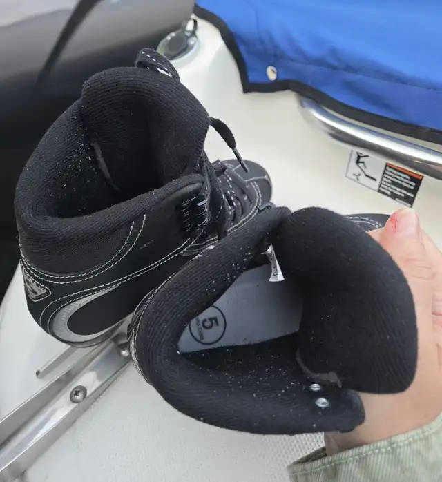 Softtec figure skates, girl size 5, excellent condition in Skates & Blades in Mississauga / Peel Region - Image 8