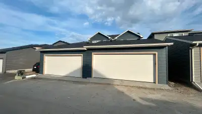 Fully Furnished Charming 2-Bedroom Suite With Garage