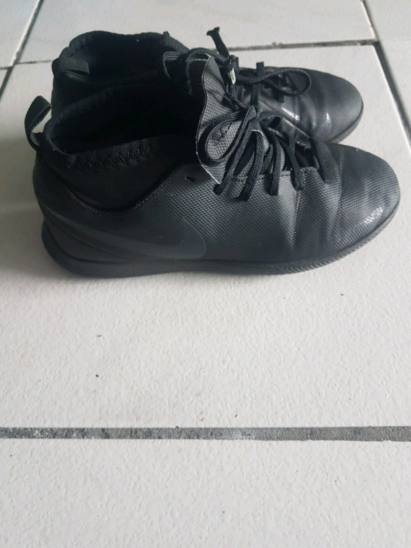 Souliers Nike enfant gr 1 in Kids & Youth in Laval / North Shore - Image 2