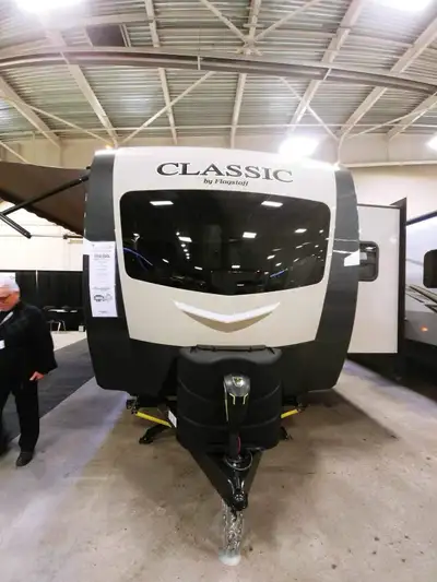 Very clean condition hardly used fifth wheel, 3 slides , solar panel and all the options.