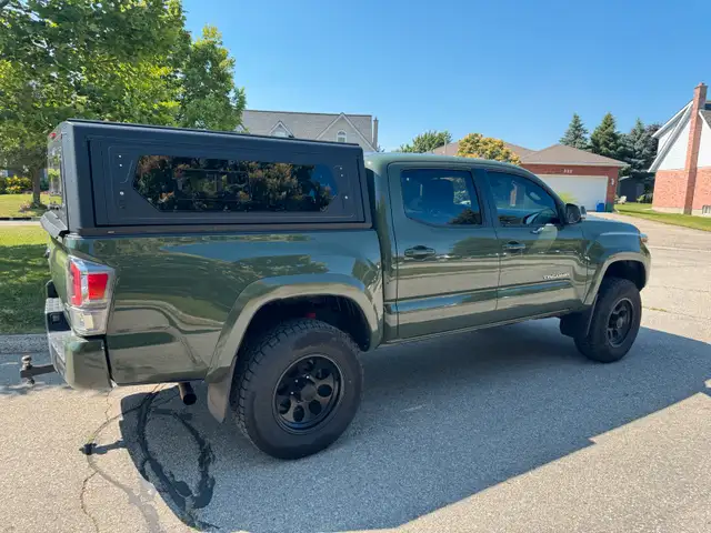 2022 Toyota Tacoma 4x4 TRD Sport Premium ( Manual )  Army Green in Cars & Trucks in Kitchener / Waterloo - Image 7
