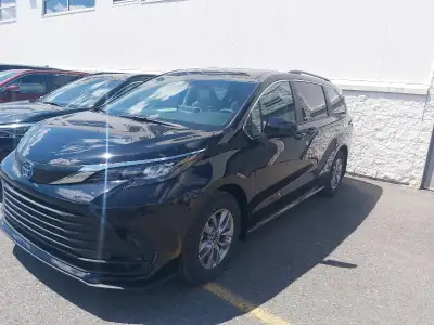 Van toyota sienna LE 2024 for sale. 8 seats All wheel drive New summer tires(Firestone) Hood is film...