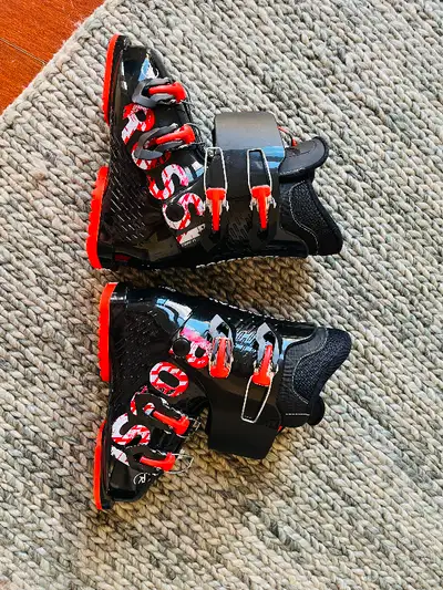 Rossignol ski boots in great condition. 23.5