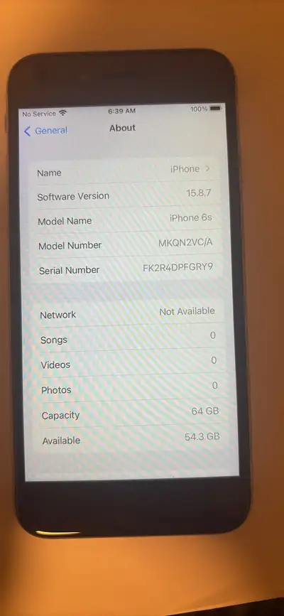 This iPhone 6s in Silver features 64 GB of storage and has been well-maintained. The device is in us...