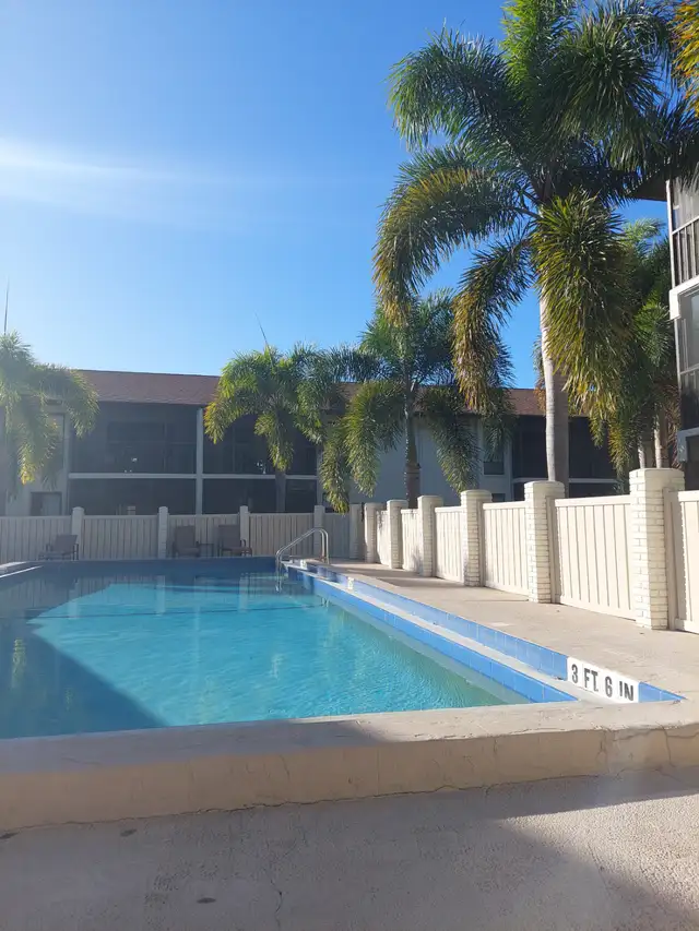 Beautiful Condo Located in Sarasota Florida Mins to Siesta Keys in Florida in Canada - Image 9