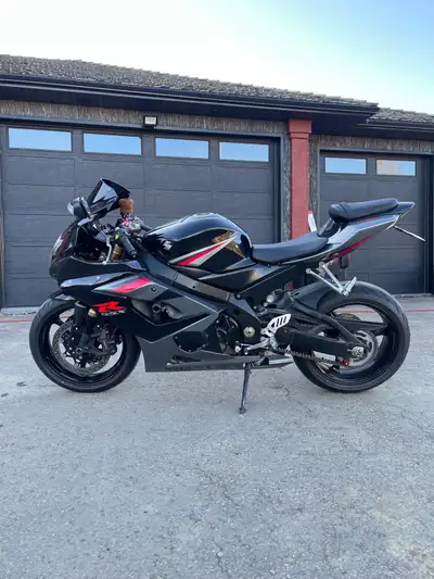 2005 Suzuki GSX-R 1000 K5 6,000km M4 Exhaust New Bridgestone Battlax S22 tires Fresh oil change LED...