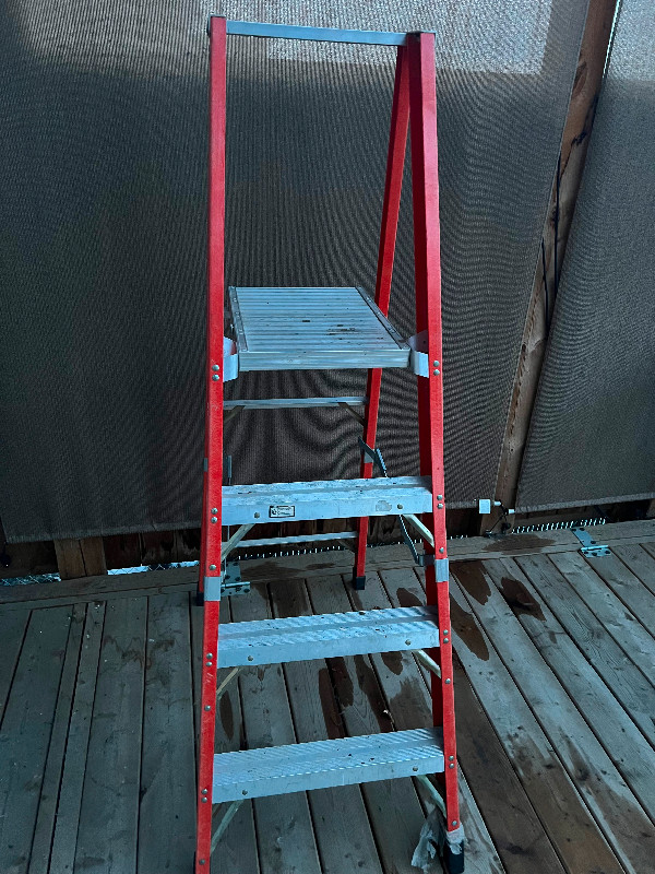 4 ft platform ladder in Ladders & Scaffolding in Edmonton - Image 3