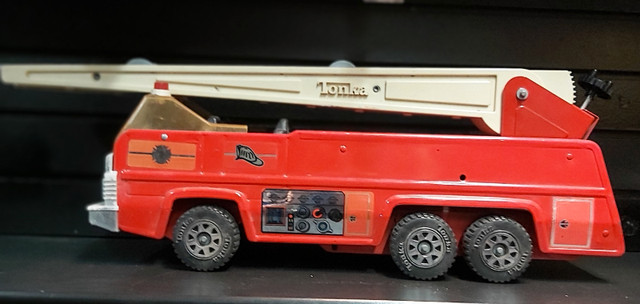 Tonka - Vintage pressed tin fire truck in Arts & Collectibles in Red Deer - Image 3