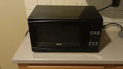 working RCA microwave. pick up near town of Cardiff, View more