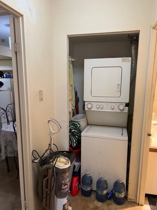 Room Rental Mississauga L5R Near Square One 600 for Females Room