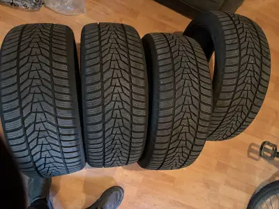 Hankook Winter Tires - Set of 4 (NO RIMS) Size 225/40/R19 90% tread remaining Purchased Fall /2024,...
