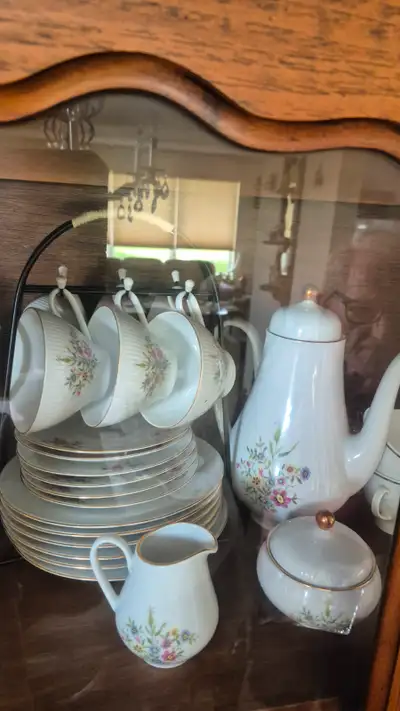 Coffee or Tea set With pot, 6 x cups and saucers, and dessert plates Hanging Stand for cups Sugar Bo...