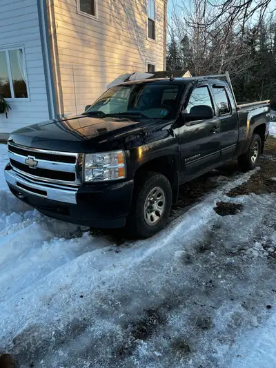 2010 Chevrolet Silverado LS has a 4.8L with 155,000kms. The truck is inspected until Oct 2026. 4x4 w...
